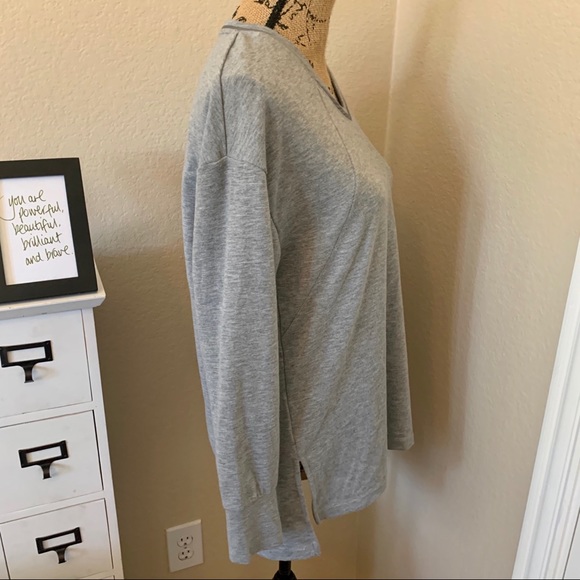 H by HALSTON : Grey V-Neck Sweater EUC - Picture 6 of 10